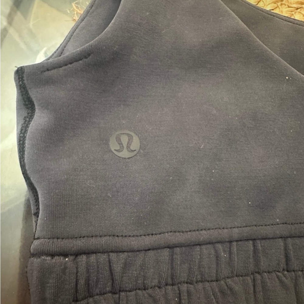 Lululemon - Picture 2 of 4